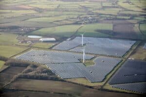 Analysis: How ‘plug-in solar’ can save UK homes £1,100 on energy bills